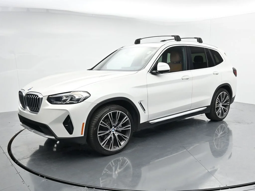 Used 2022 White BMW xDrive30i image 4