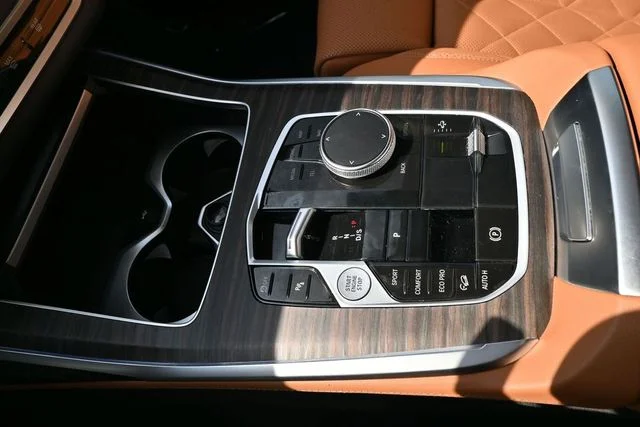 Used 2024 Gray BMW xDrive40i image 19