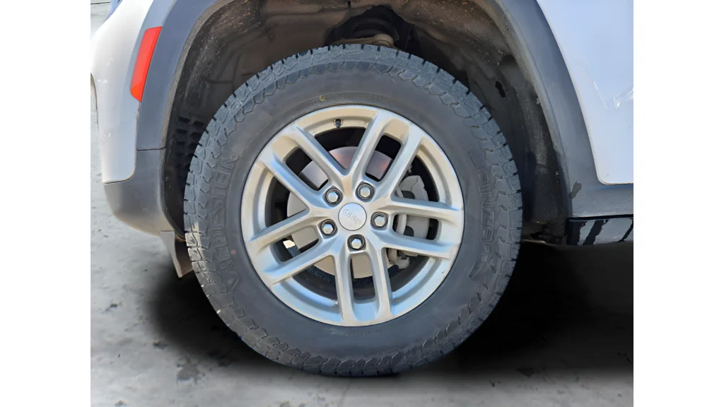 Used 2024 White Jeep Laredo X image 19