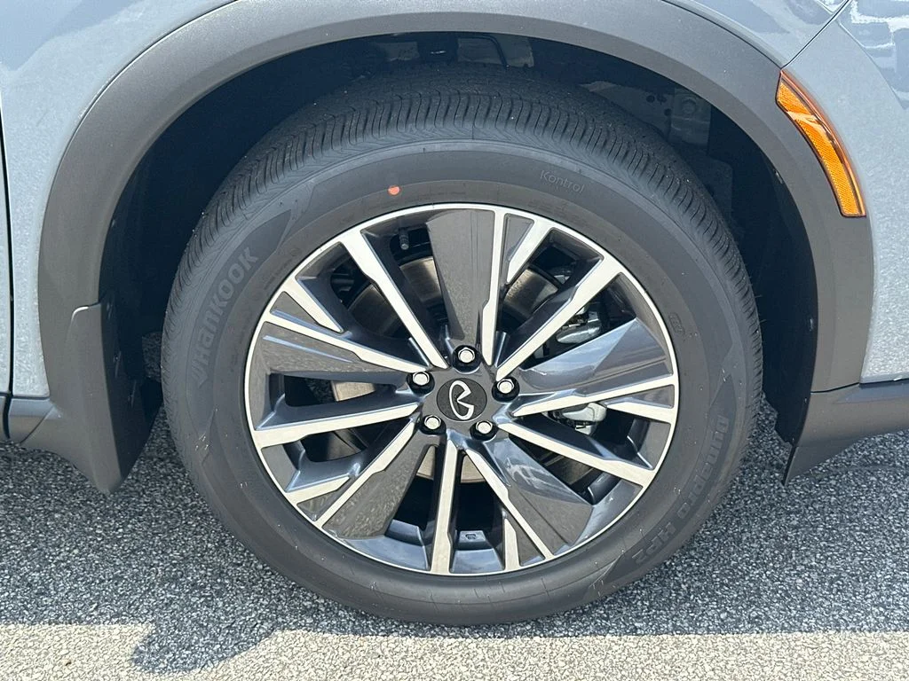 New 2027 Gray INFINITI LUXE image 12