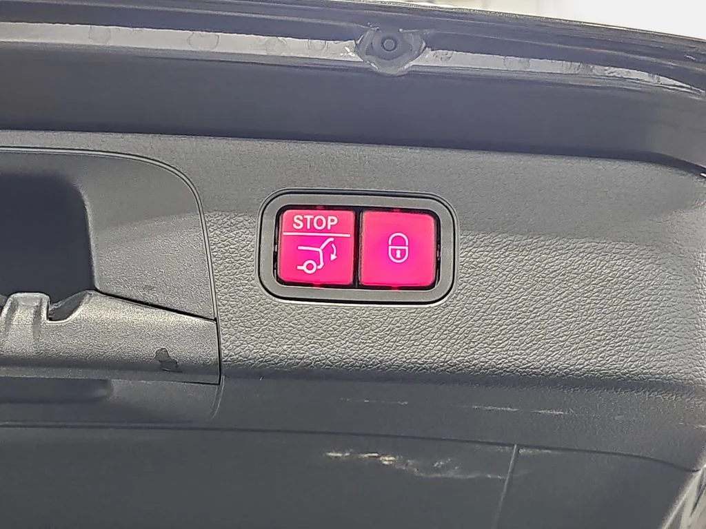 Used 2020  Mercedes-Benz GLC 300 image 16