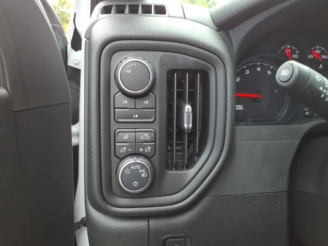 Used 2025 White Chevrolet Custom image 20