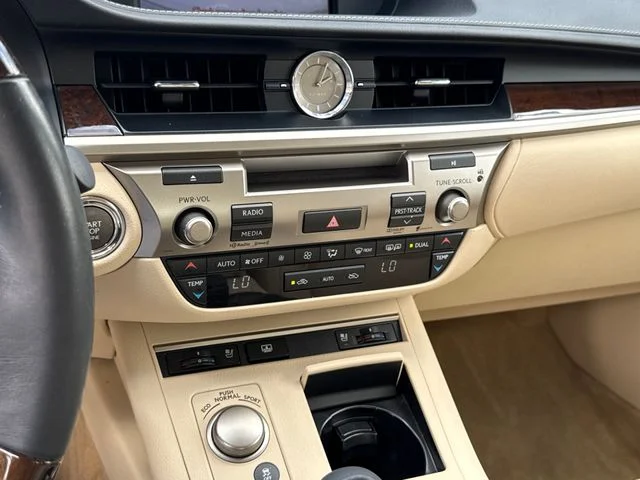 Used 2014 Starfire Pearl Lexus 350 image 21