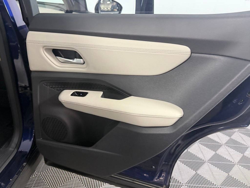 Used 2023 Deep Ocean Blue Nissan ENGAGE image 33