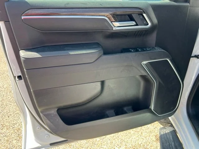 Used 2025 Summit White Chevrolet LT image 13