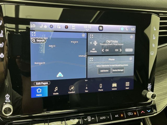 Used 2023 Diamond Black Crystal Pearlcoat Jeep Series III image 22