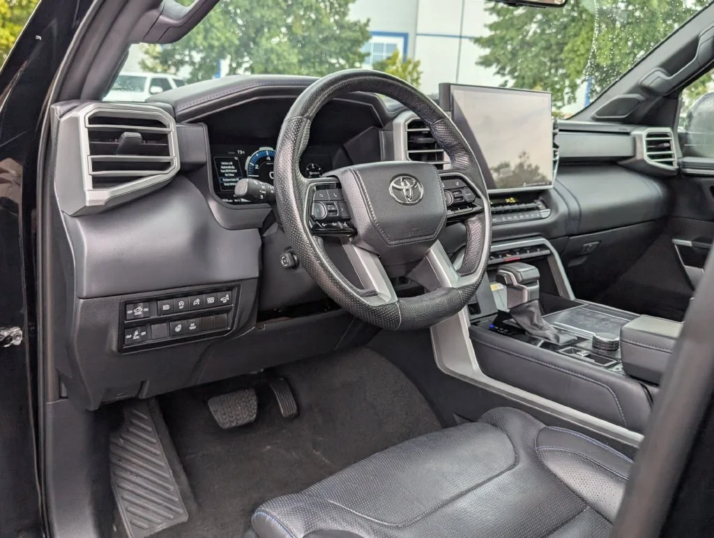 Used 2023  Toyota Platinum image 4
