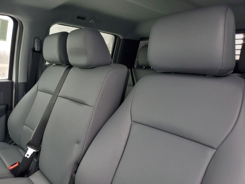 New 2025 Oxford White Ford F-350® XL image 6