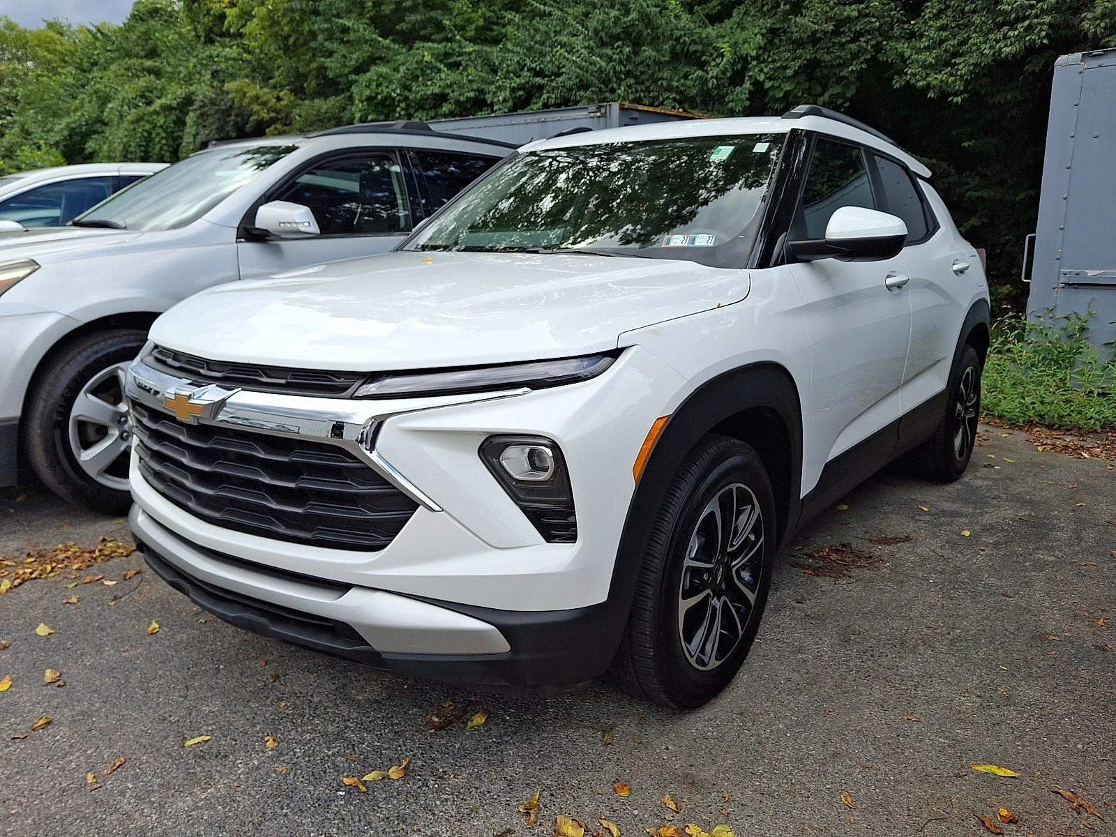 Used 2025 Summit White Chevrolet LT image 3