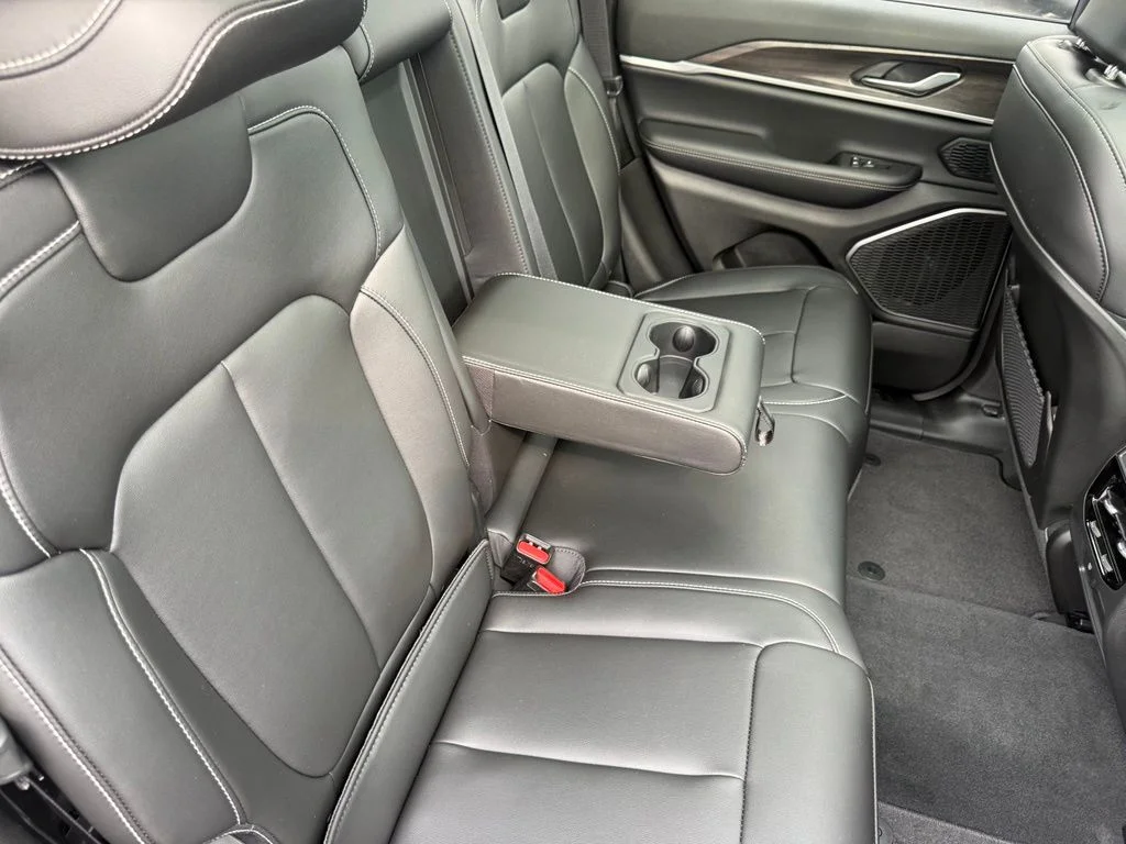 New 2026 Diamond Black Crystal Pearlcoat Jeep Limited image 49