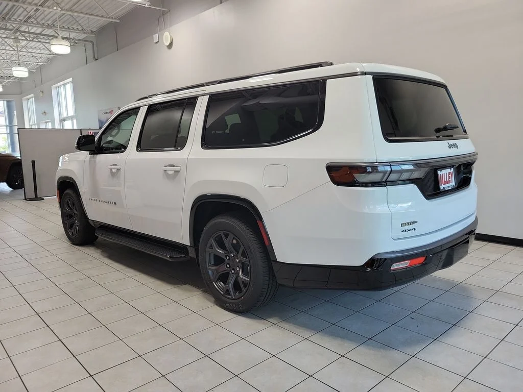 New 2026 Bright White Clear-Coat Exterior Paint Jeep Limited Altitude image 4