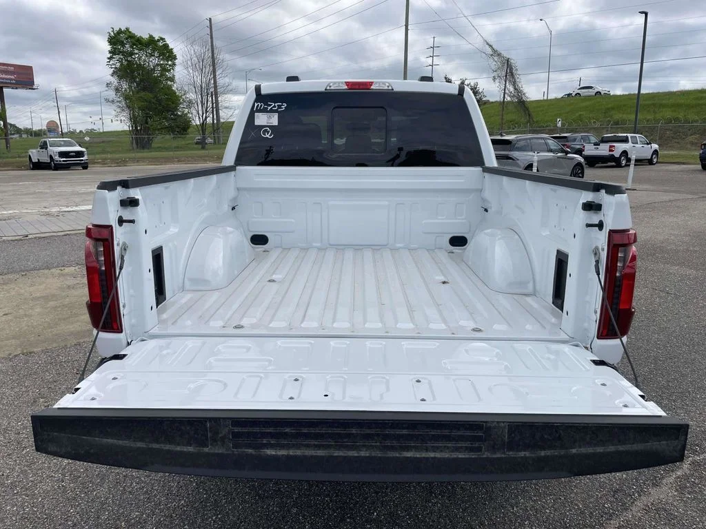 New 2026 Oxford White Ford XLT image 10