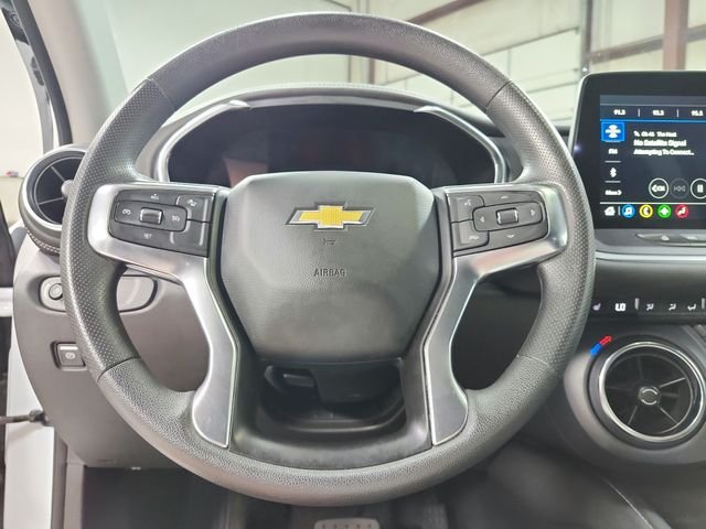 Used 2025 White Chevrolet LT image 22