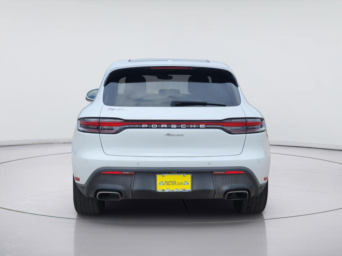 2022 Porsche Macan photo 6 of 33