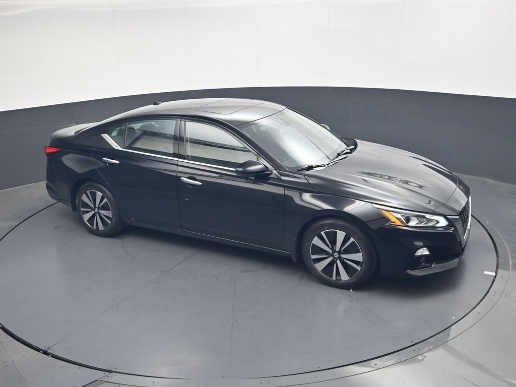 Used 2022 Black Nissan 2.5 SL image 17
