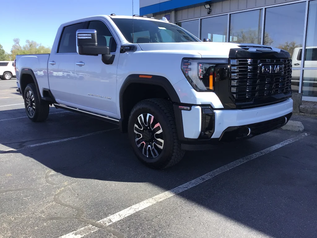 New 2026 Glacier White Tricoat GMC Denali Ultimate image 2