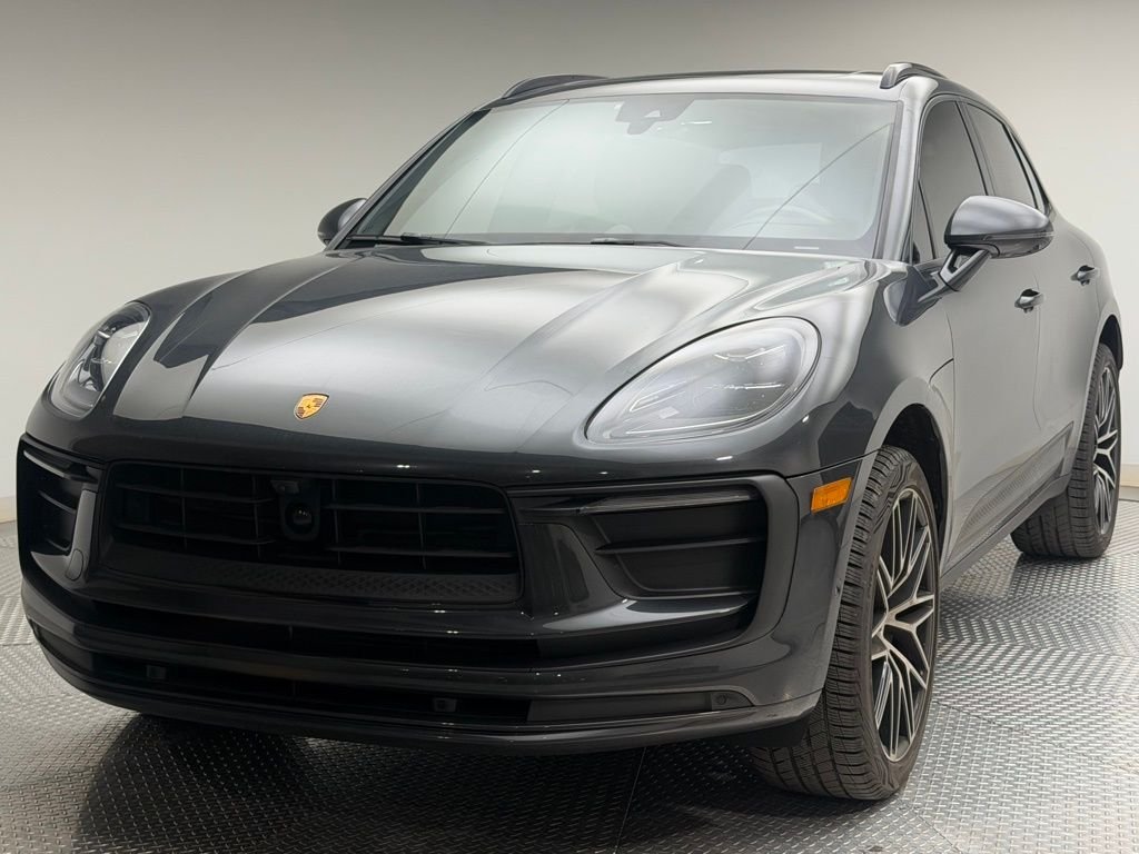 2023 Porsche Macan Base