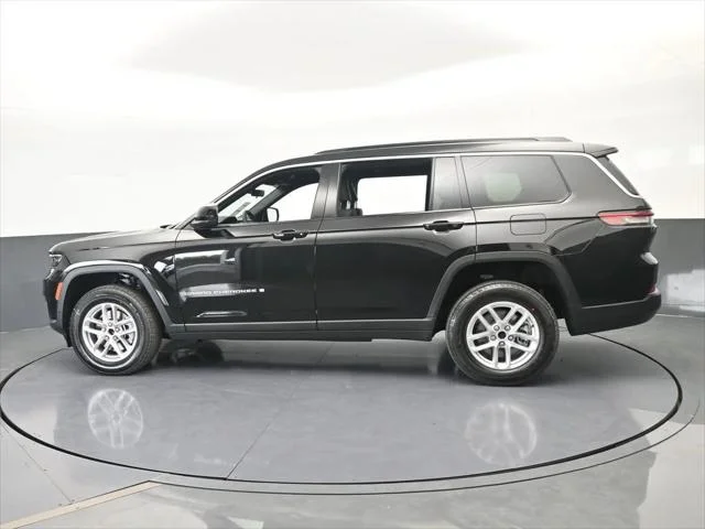 New 2026 Diamond Black Crystal Pearl-Coat Exterior Paint Jeep Laredo image 2