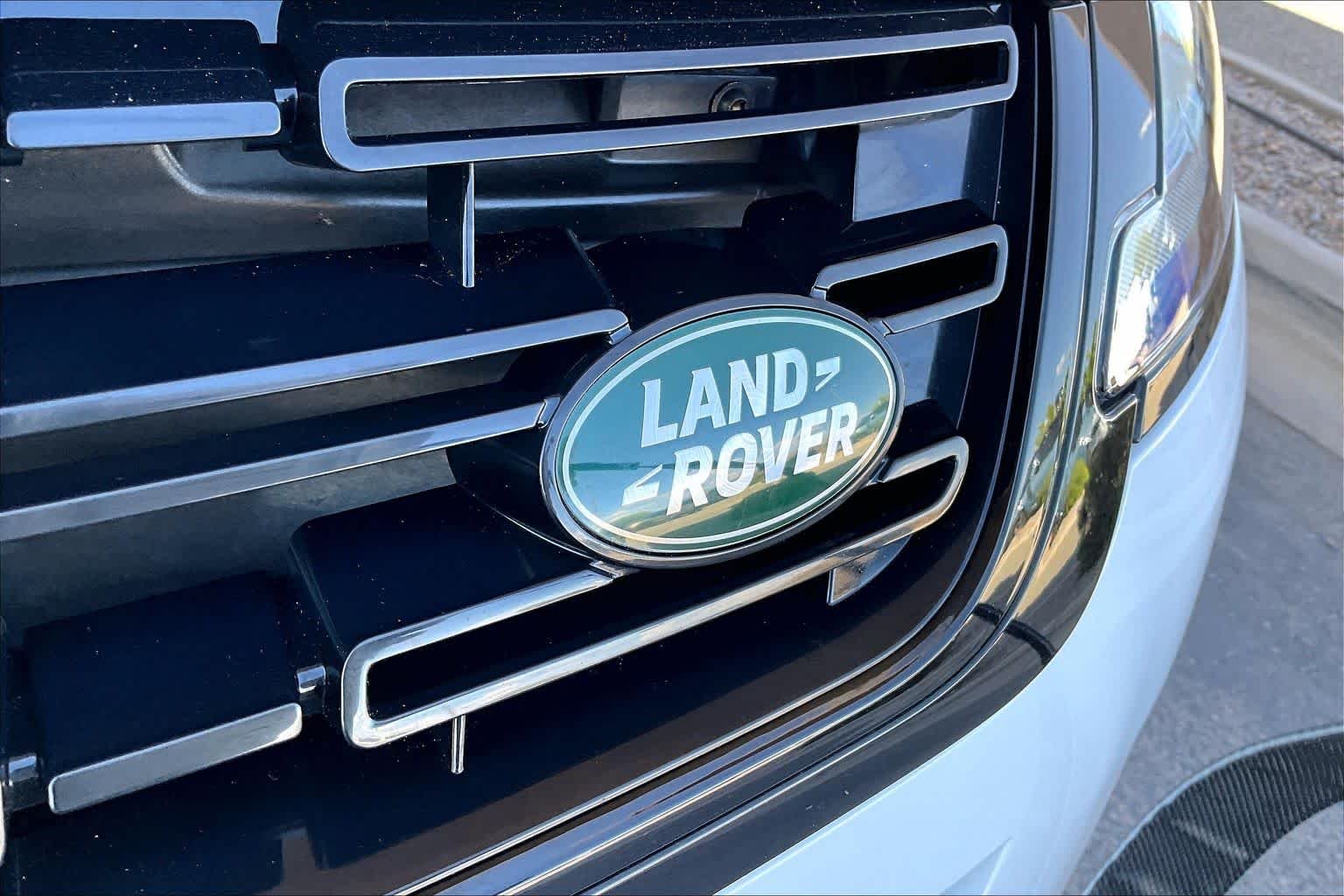Used 2024 Fuji White Land Rover Core S image 31