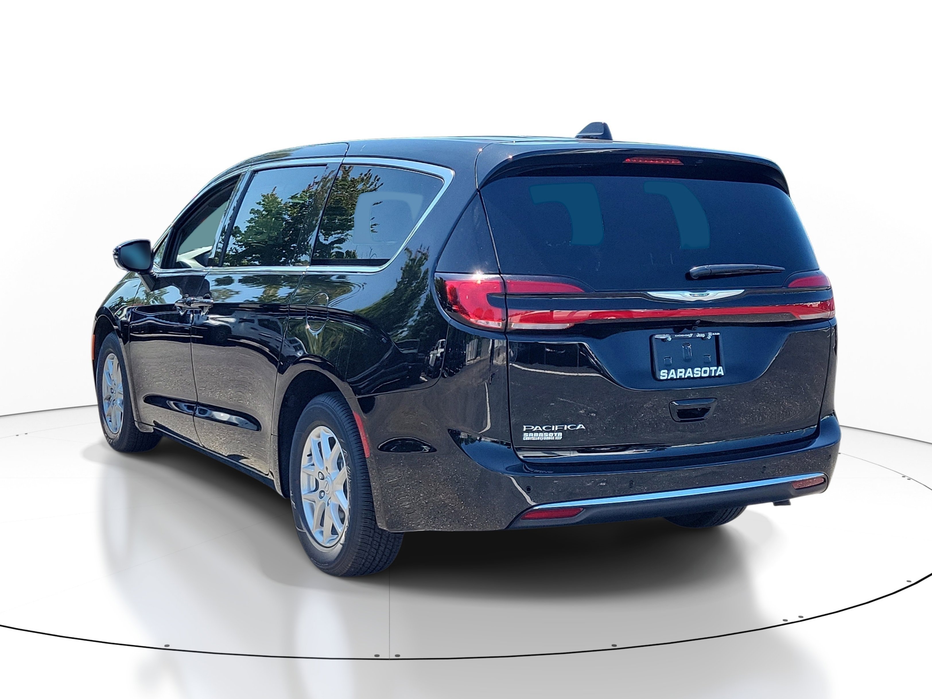 New 2026 Diamond Black Crystal Pearl-Coat Exterior Paint Chrysler Select image 4