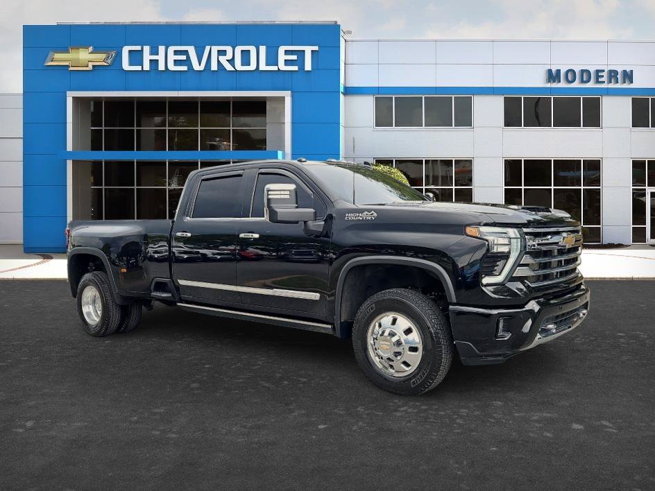 Used 2024 Black Chevrolet High Country image 7