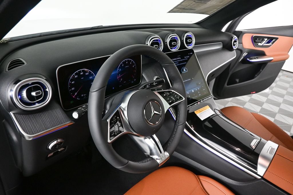 New 2026 MANUFAKTUR Moonlight White Metallic Mercedes-Benz GLC 300 image 6