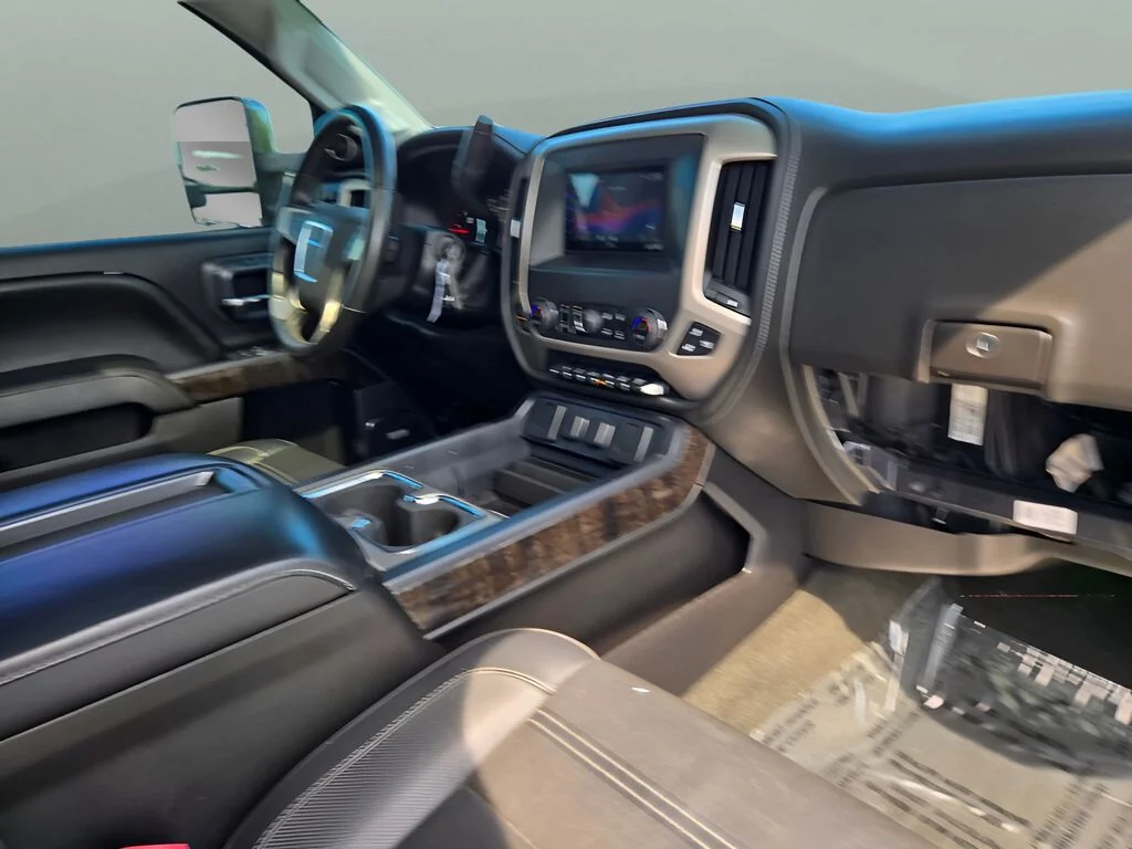 Used 2015 White GMC Denali image 9