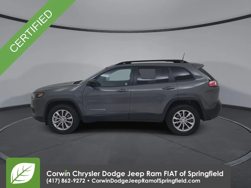 Certified Used 2022 Gray Jeep Latitude Lux image 9