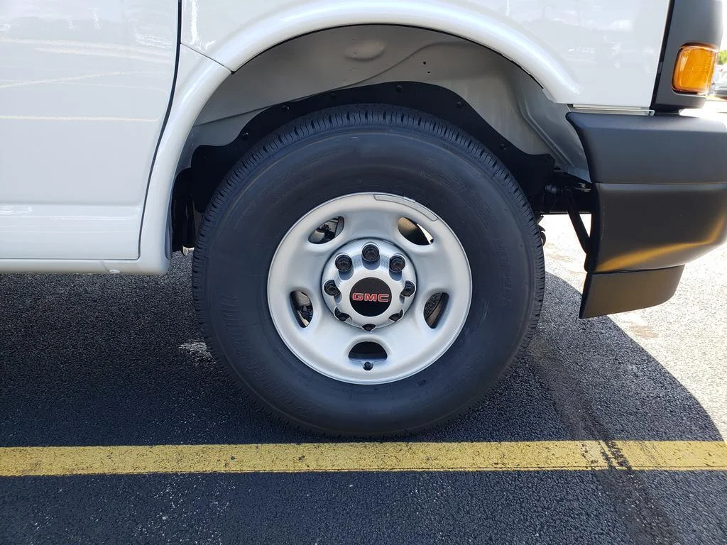 New 2026 Summit White GMC  image 20