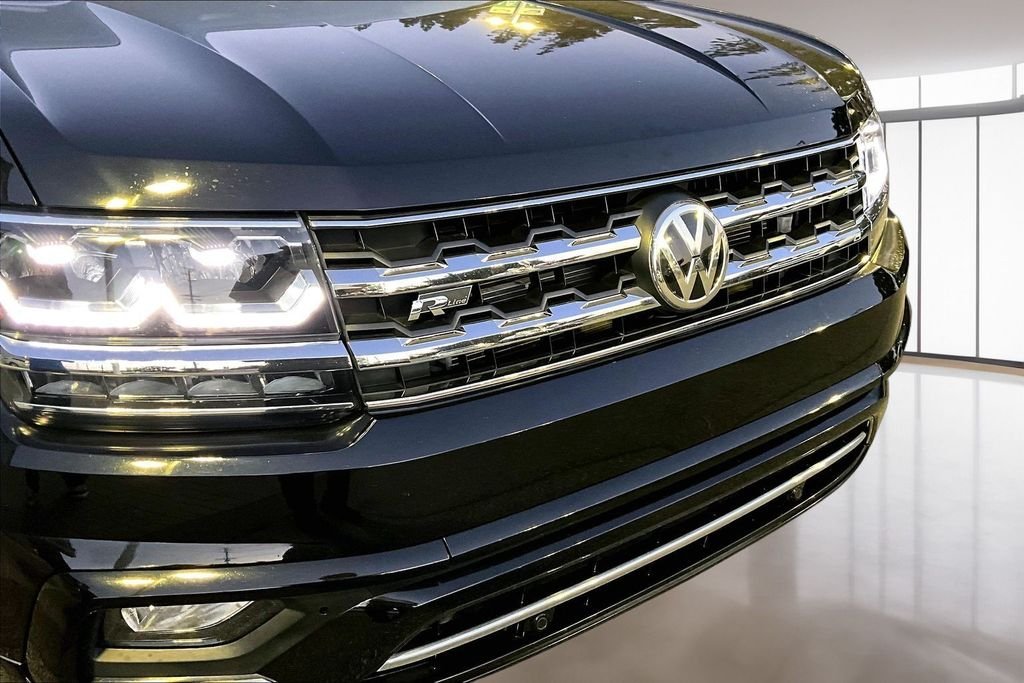 Used 2019 Deep Black Volkswagen 3.6L V6 SEL R-Line image 32