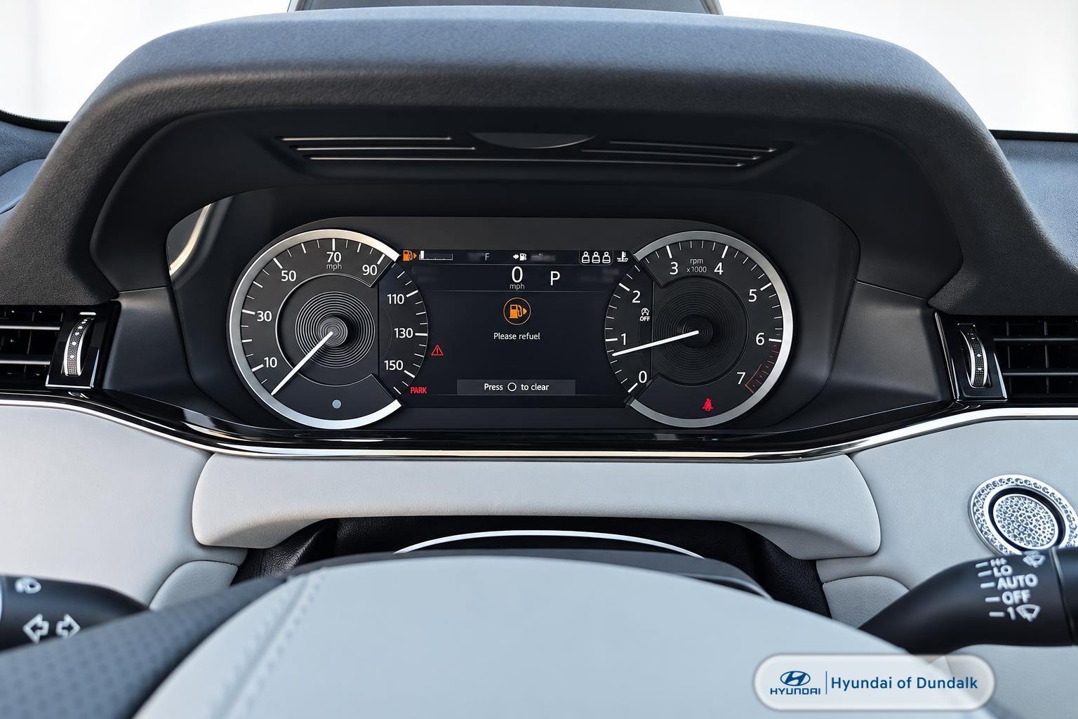 Used 2023 White Land Rover R-Dynamic SE image 12