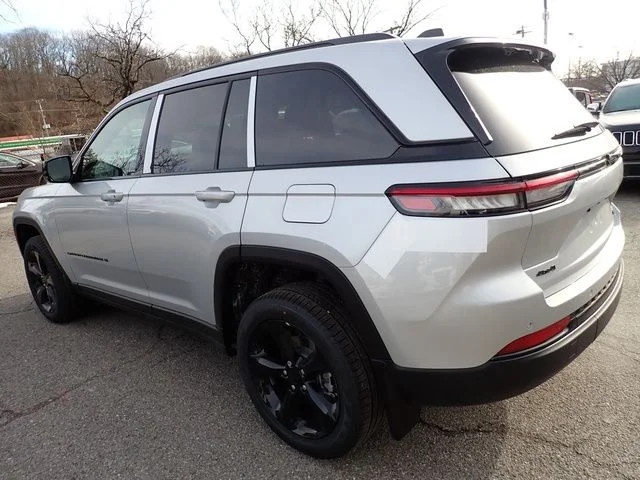 New 2025 Silver Jeep Limited image 3