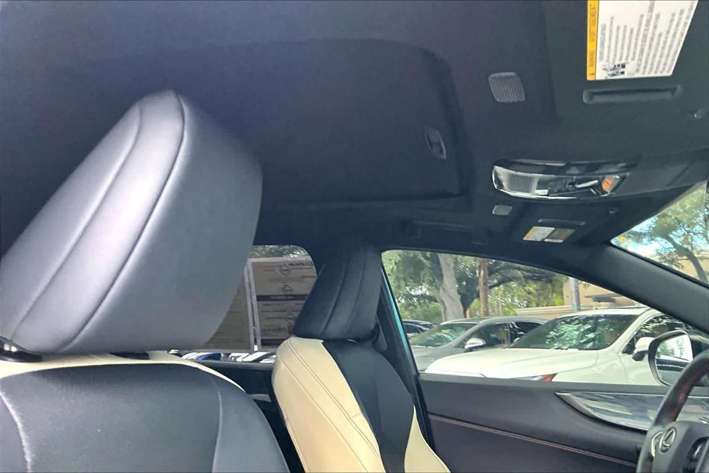 Used 2023 Green Lexus 350h Premium image 14