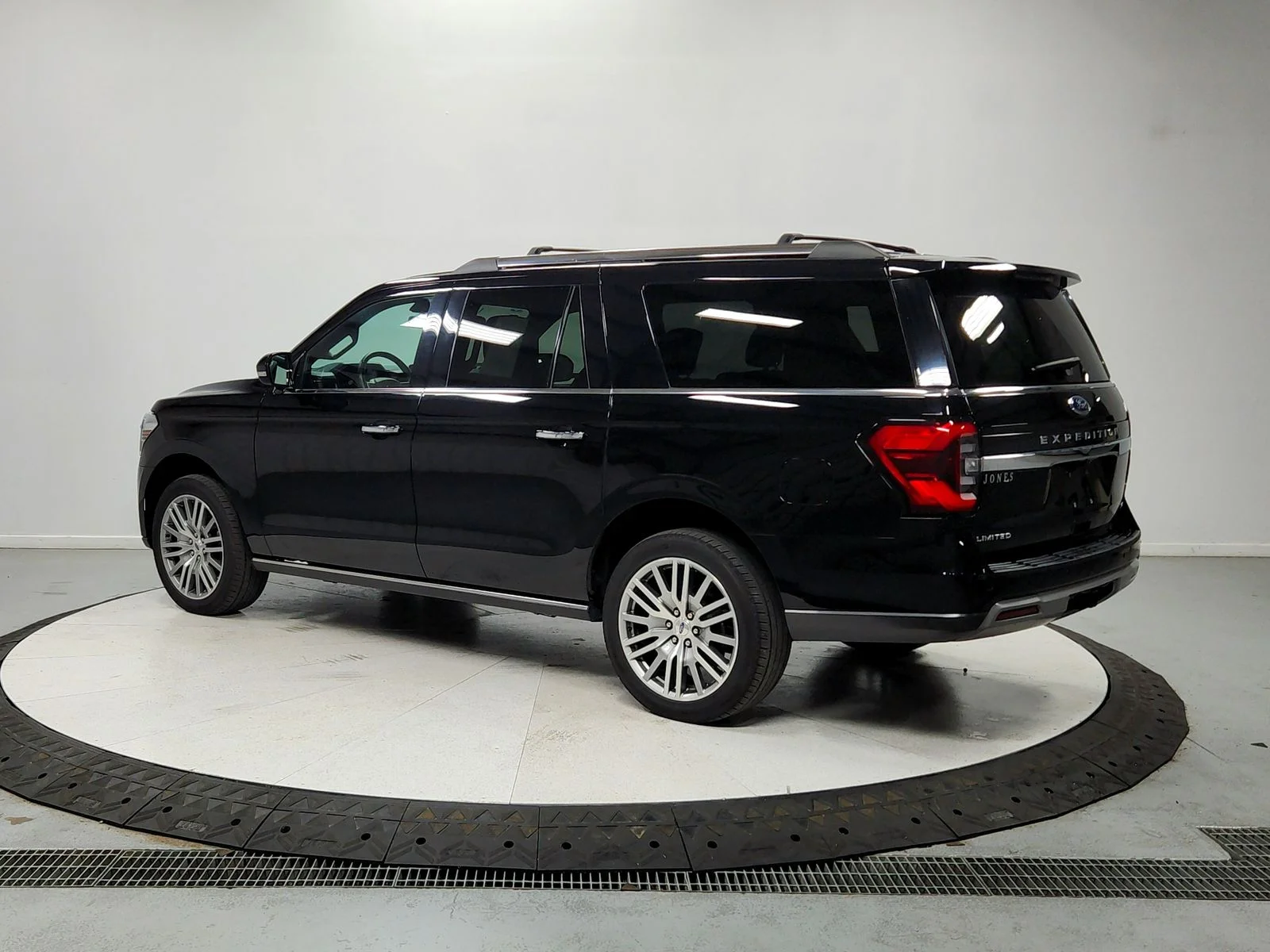 Used 2023 Black Ford Limited image 6