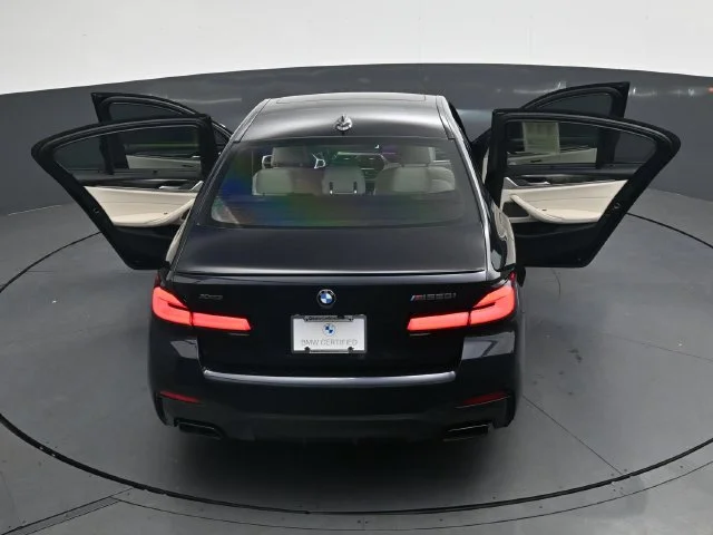 2023 BMW 5 Series M550i - Photo 42
