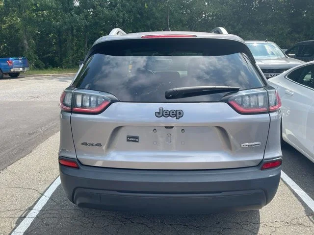 Used 2020 Silver Jeep Latitude image 4