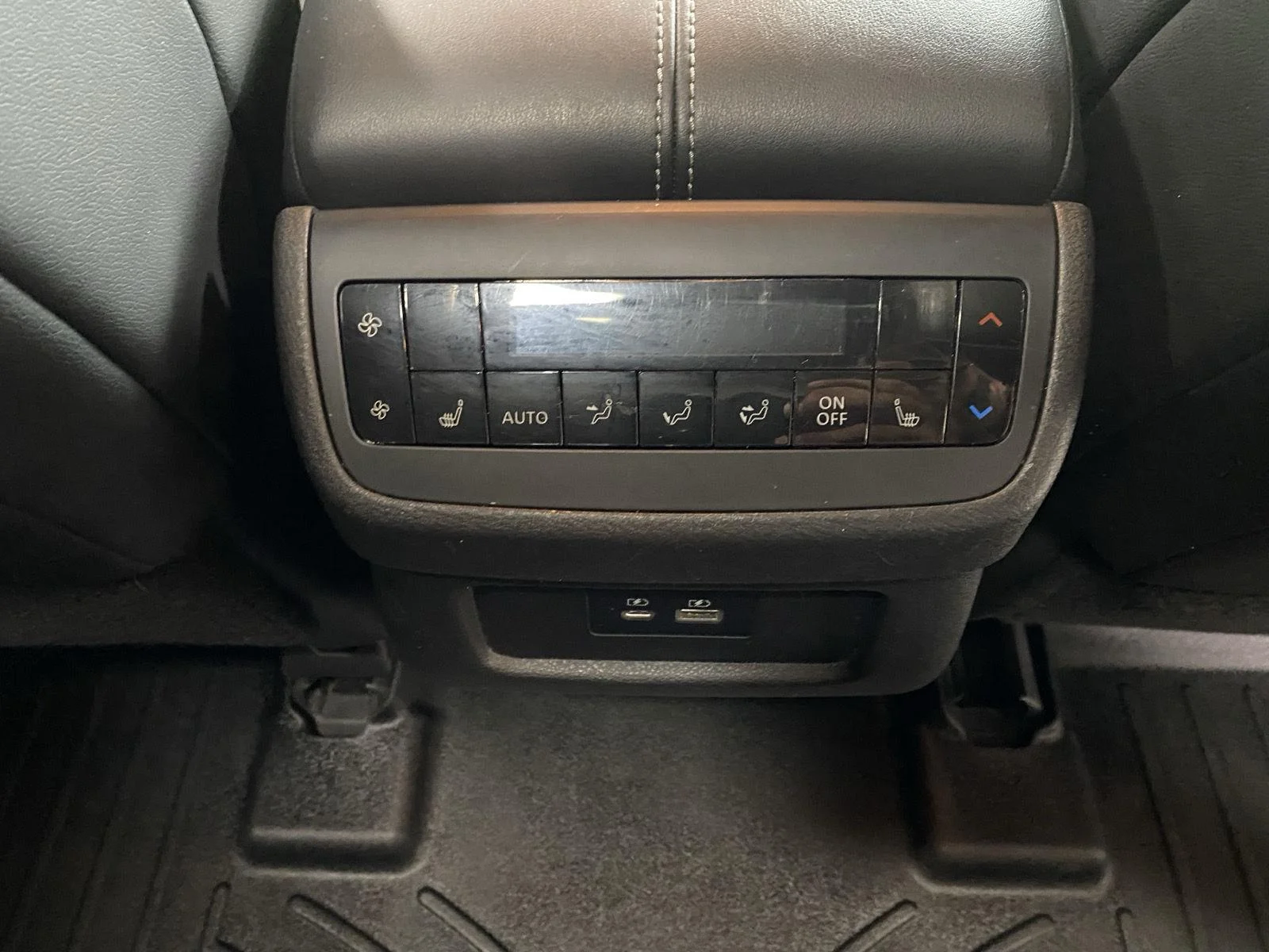 Used 2022 Pearl White Tricoat Nissan SL image 24