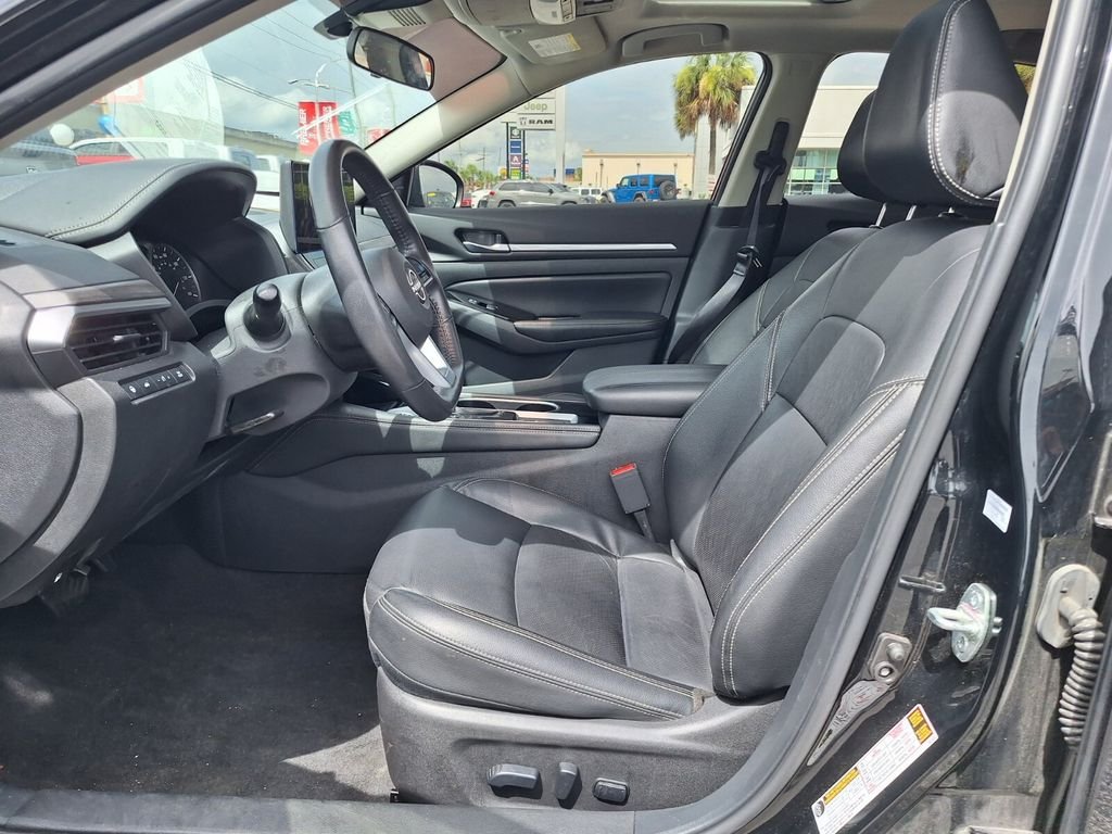 Used 2025 Black Nissan 2.5 SL image 11