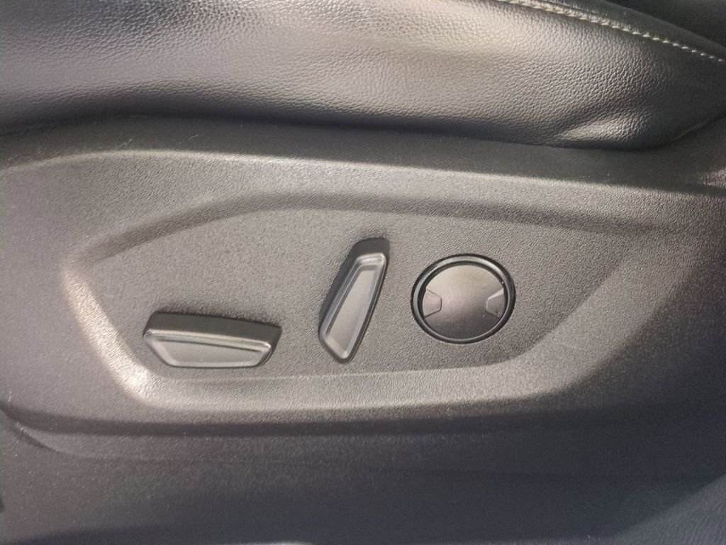 Used 2022 White Ford SEL image 23