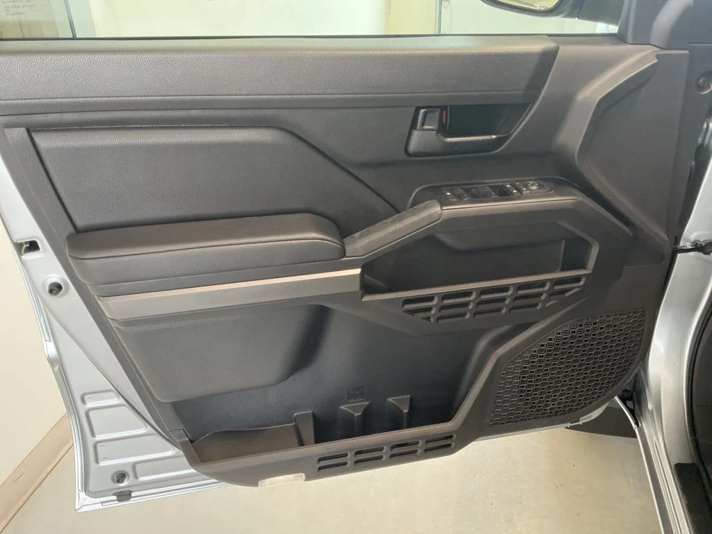 2026 Toyota Tacoma SR5 - Photo 8