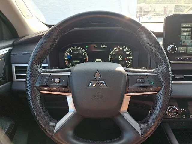Used 2022  Mitsubishi  image 20