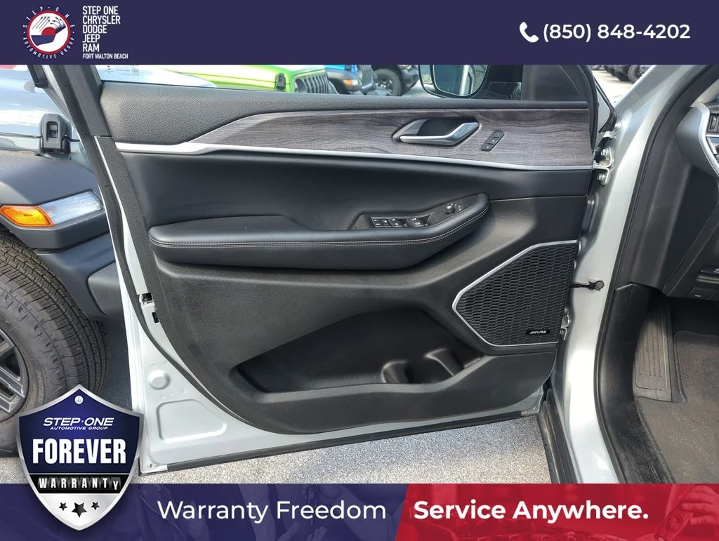 Used 2022 Silver Jeep 4xe image 17