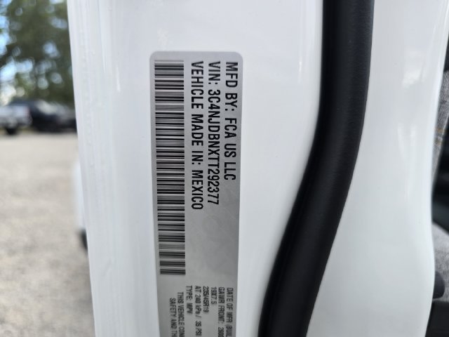 New 2026 Bright White Clear-Coat Exterior Paint Jeep Latitude image 30