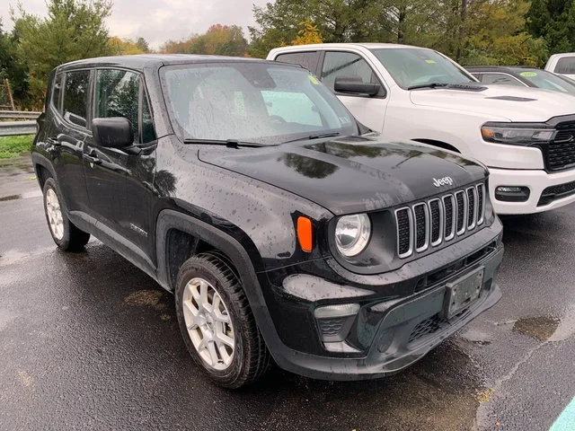 Used 2023 Black Jeep Latitude image 6