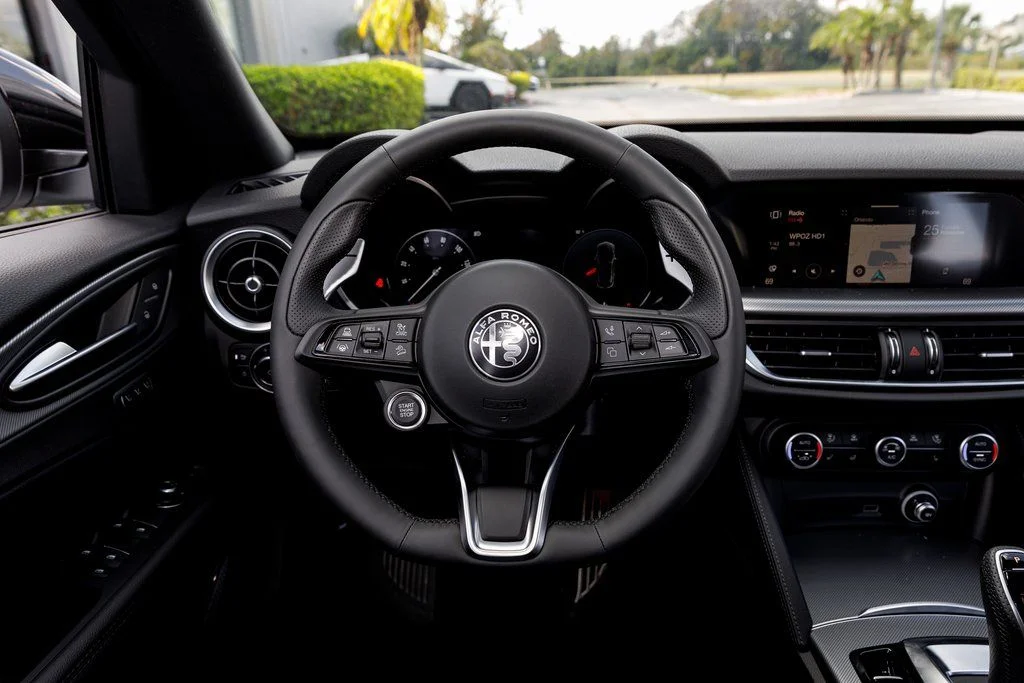 New 2025 White Alfa Romeo Base image 31