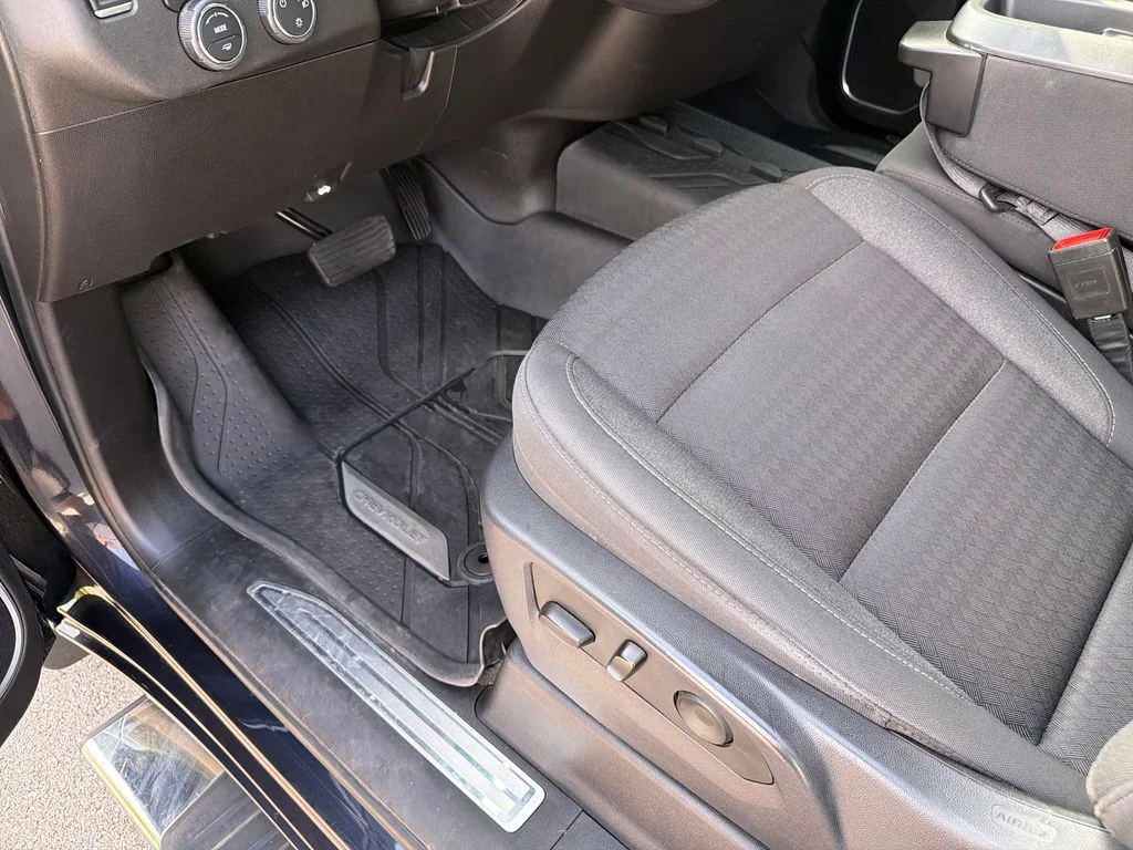 Used 2022 Gray Chevrolet LT image 24