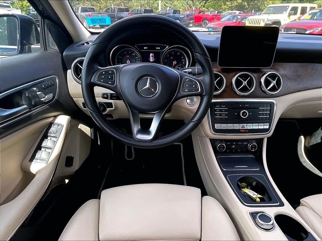 Used 2018 Gray Mercedes-Benz GLA 250 image 17
