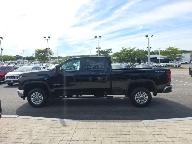 Used 2025 Black Chevrolet LT image 5