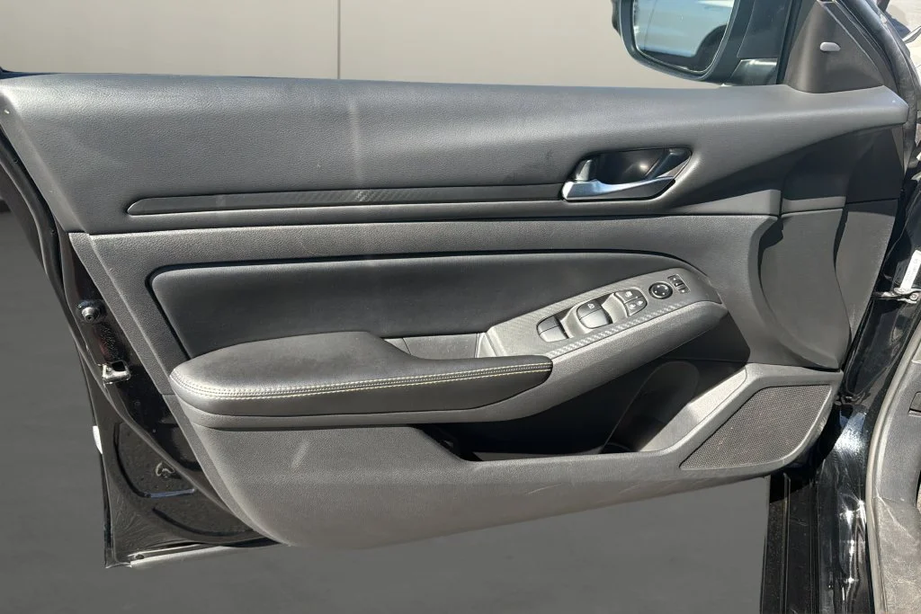 Used 2024 Black Nissan 2.5 SV image 14