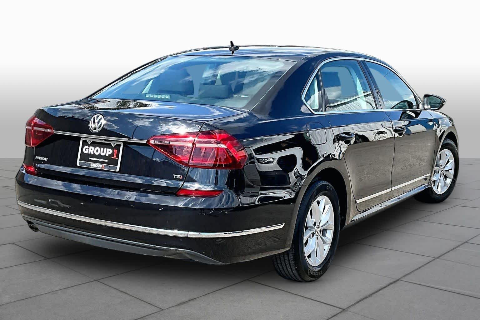 Pre-Owned 2017 Volkswagen Passat 1.8T S